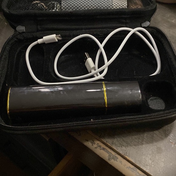 Air brush make up kit with foundations and blush - Picture 3 of 4